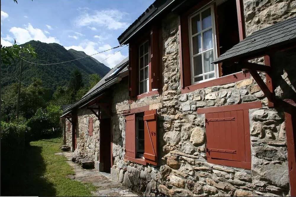 House in the mountains Ustou 1