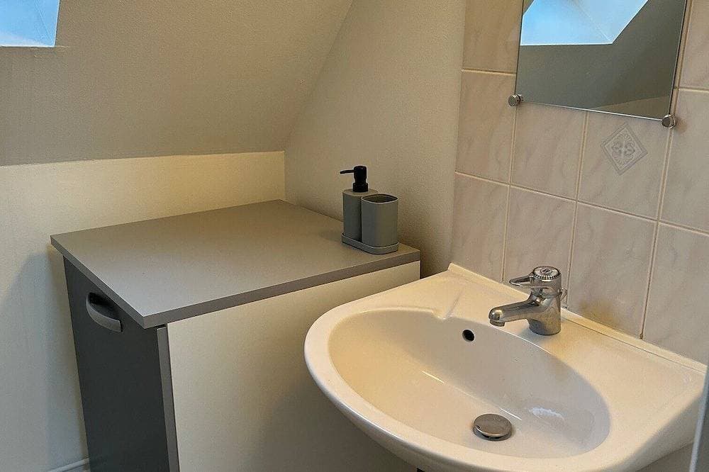 Foto 4 von 24: Downtown apartment - Drouaise - mezzanine - sleeps 4