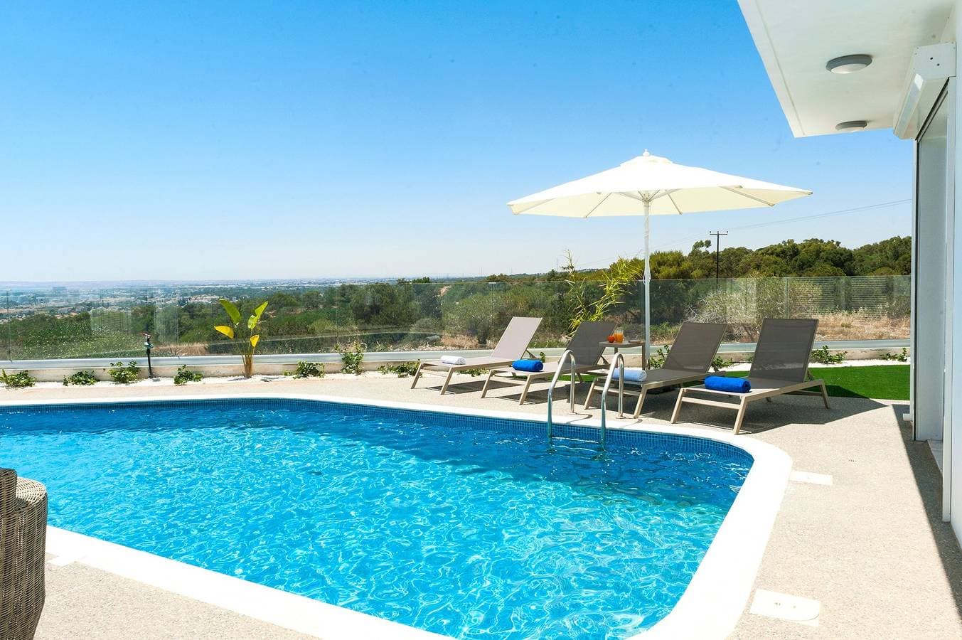 Foto 9 von 32: Villa für 7 Personen mit Pool