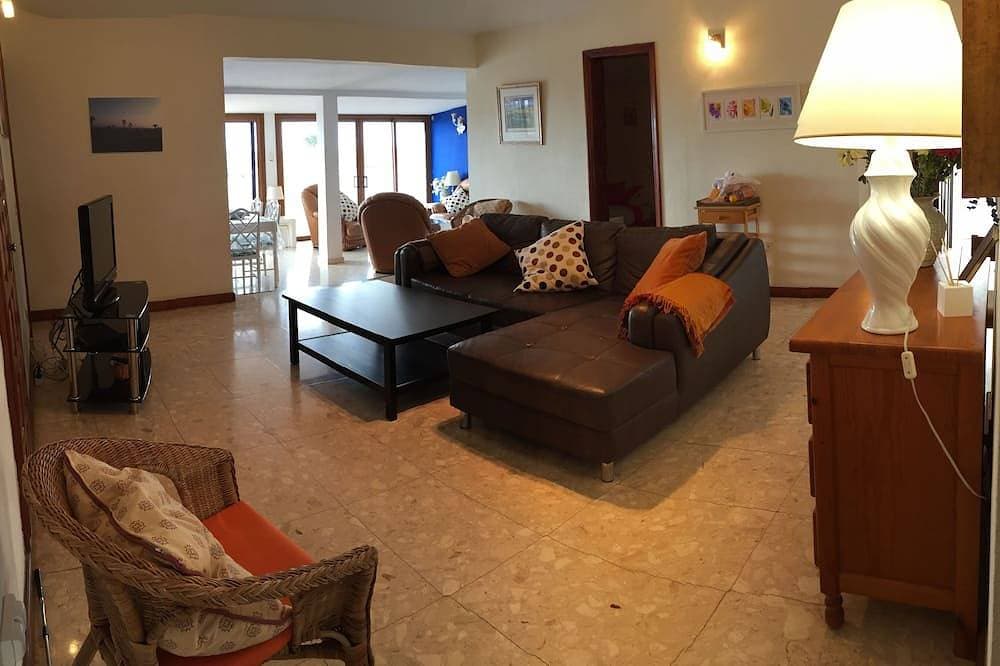 Foto 10 von 24: Villa, Pool, 8 Personen mit Blick auf den Golfplatz und das Meer Amarilla wifi