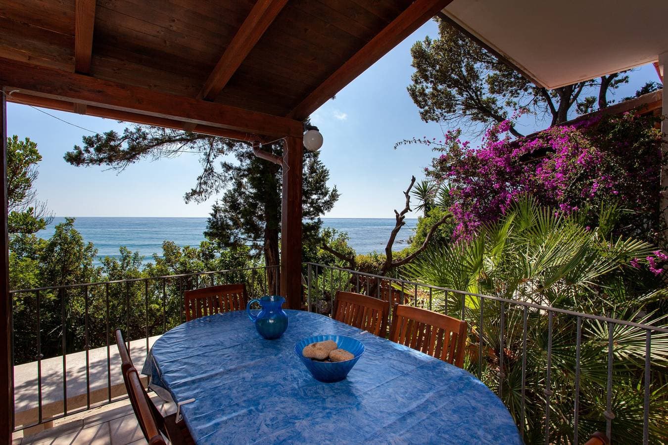 Foto 2 von 30: Ferienhaus "Casa Sulla Spiaggia 1" mit Meerblick, Terrassen & Garten