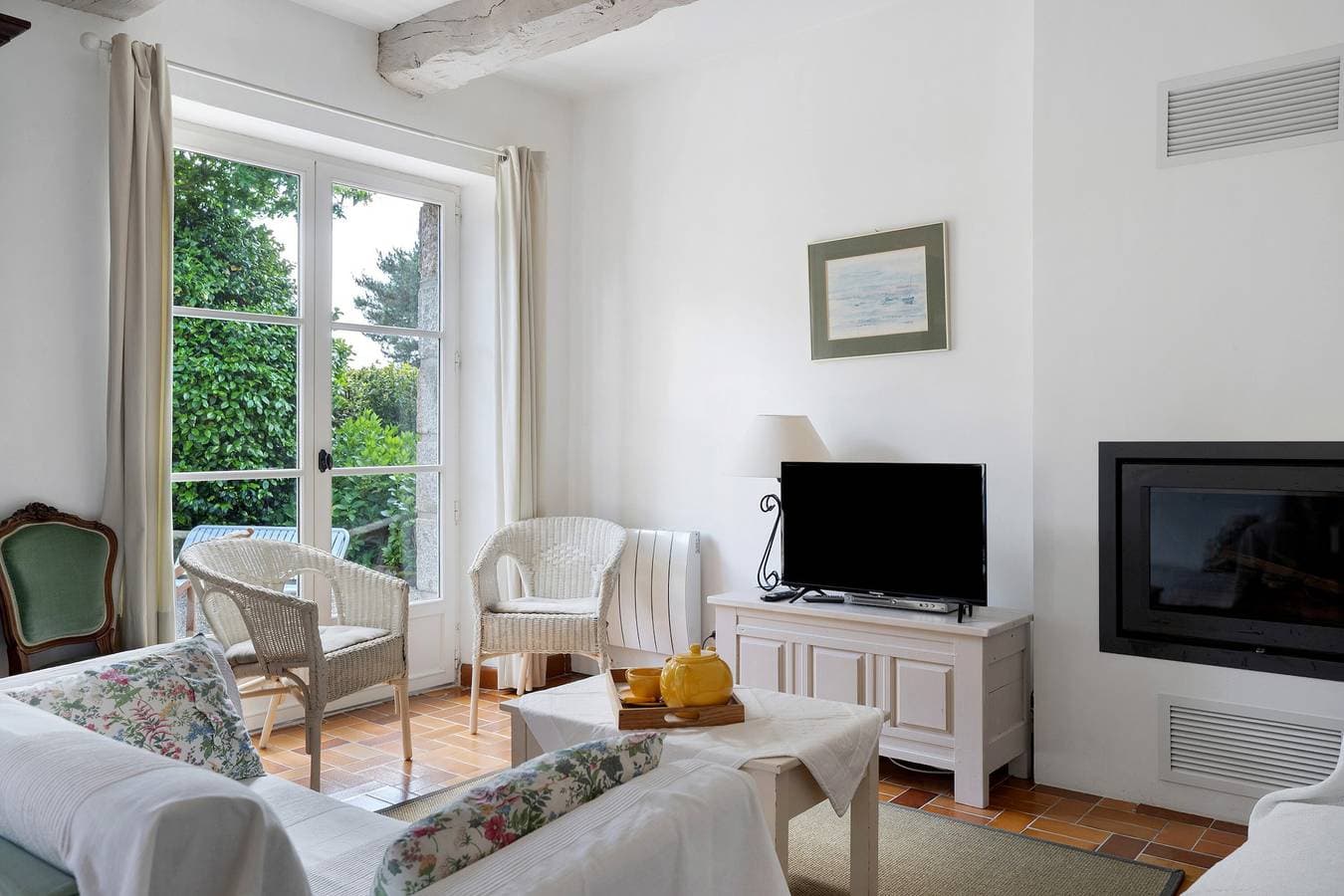Foto 3 von 35: Ferienhaus „La Ville Es Anougiers“ mit privater Terrasse, Garten und WLAN