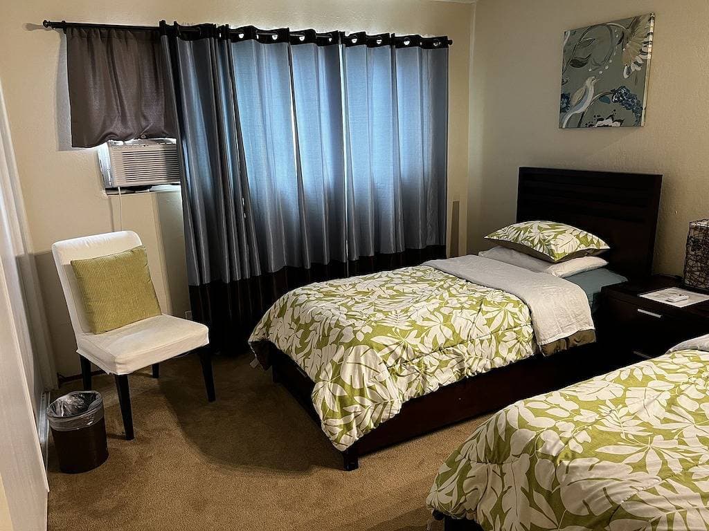 Bright and Spacious Apartment by Downtown Alameda, 2Br 2Ba 1