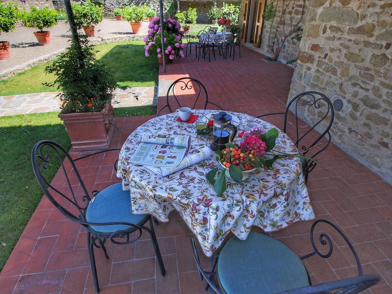 Foto 11 von 80: Bauernhaus in Loro Ciuffenna mit Pool & Garten
