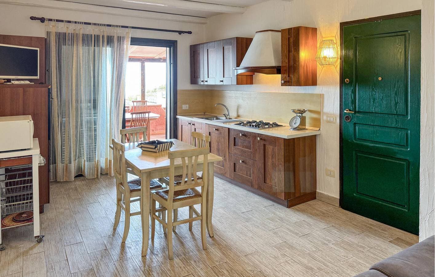 Foto 3 von 21: Apartment mit Meerblick, Terrasse und AC, 2 km zum Strand