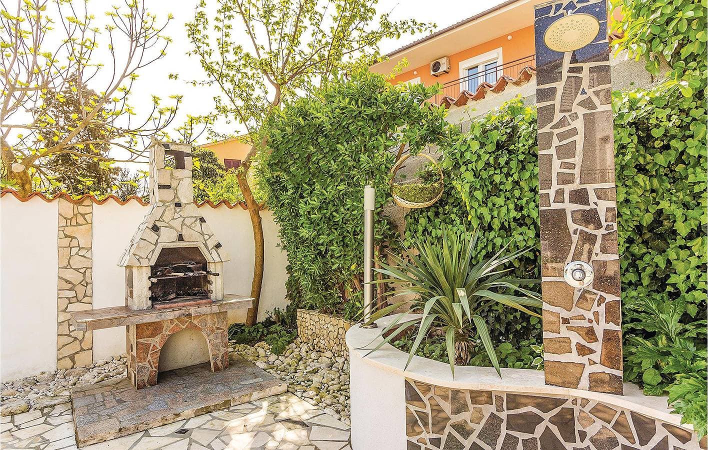 Foto 13 von 28: Gemütliche Ferienwohnung mit Pool, Terrasse und WLAN – nur 1 km vom Strand entfernt!