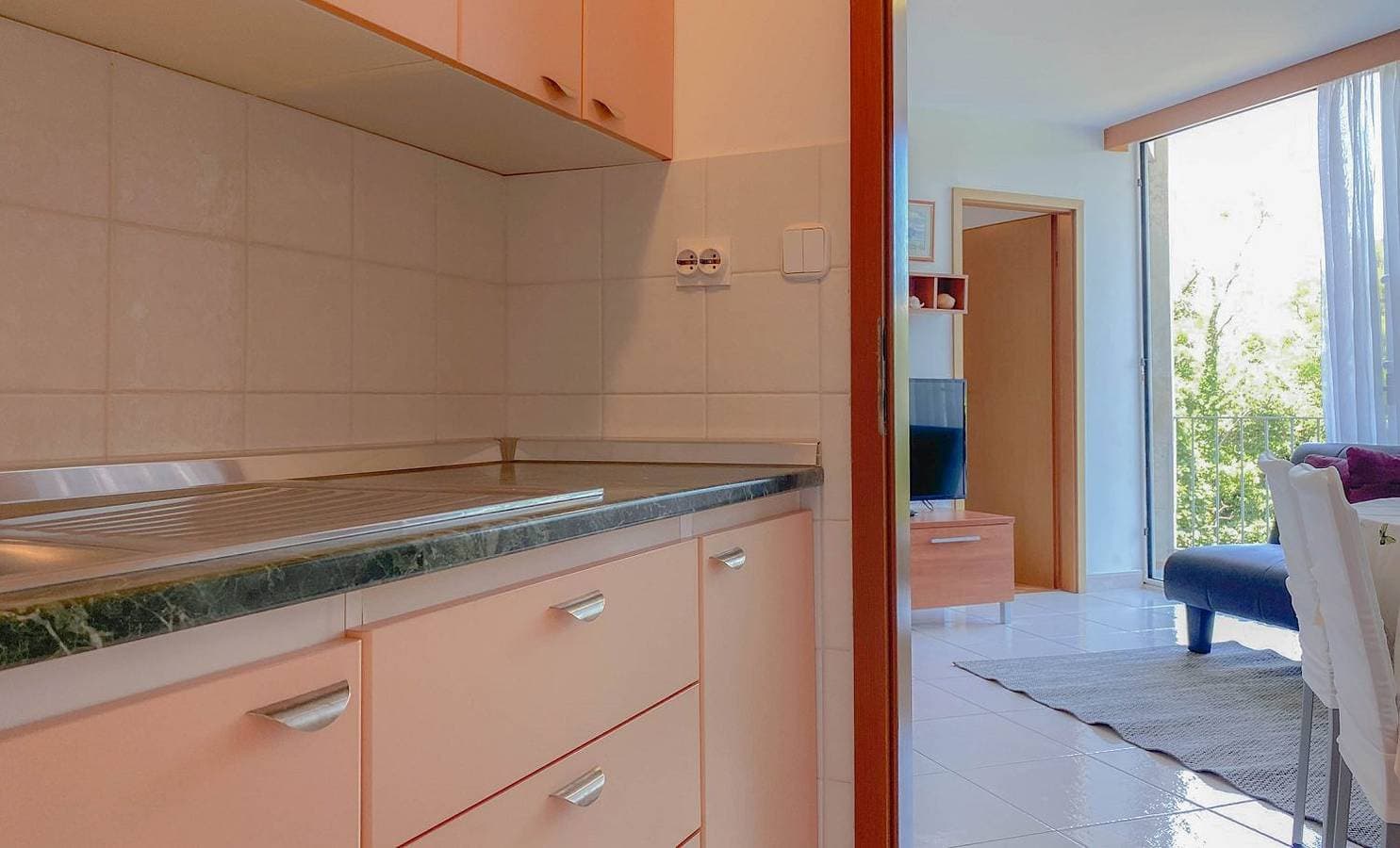 Foto 12 von 25: Charmantes Apartment nur 80 Meter bis zur blauen Adria mit privatem Balkon, Klima, WiFi