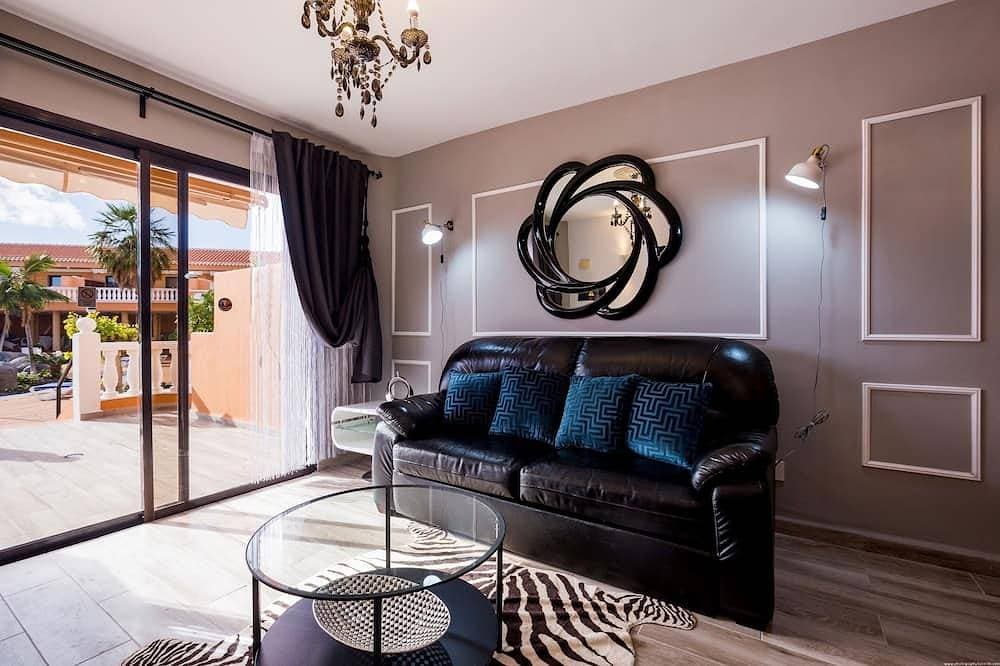 Foto 9 von 30: Tenerife Royal Gardens - Beachfront Bliss. One Bedroom Apartment - pool view