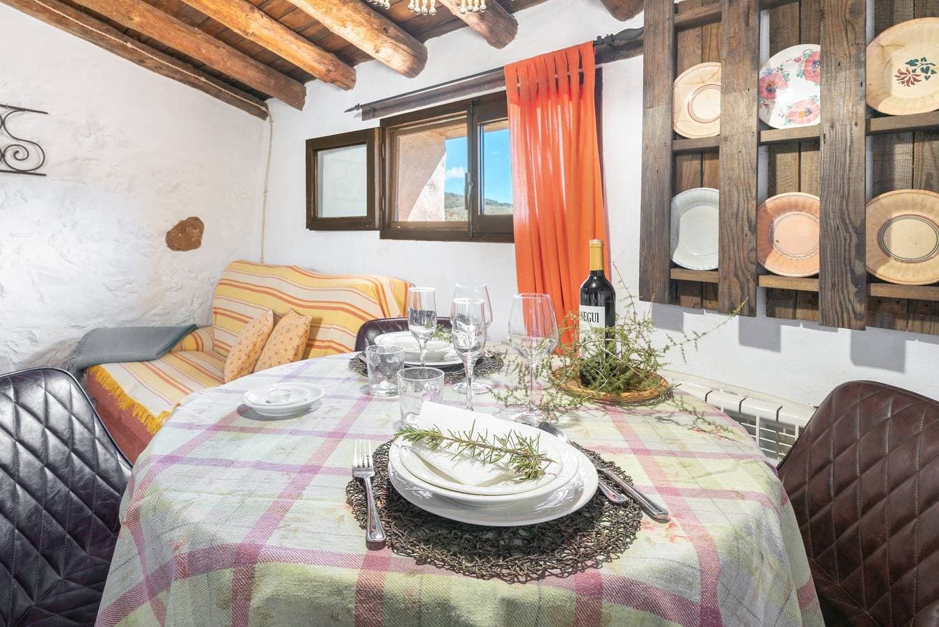 Foto 8 von 31: Ferienhaus 'El Cup' mit Bergblick, Gemeinschaftspool und privater Terrasse