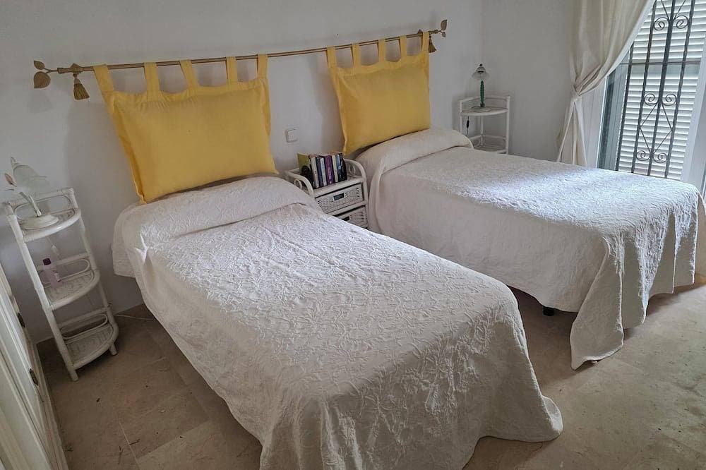 Foto 2 von 27: A lovely spacious 2-bed apartment  on beautiful El Presidente Urbanisation,