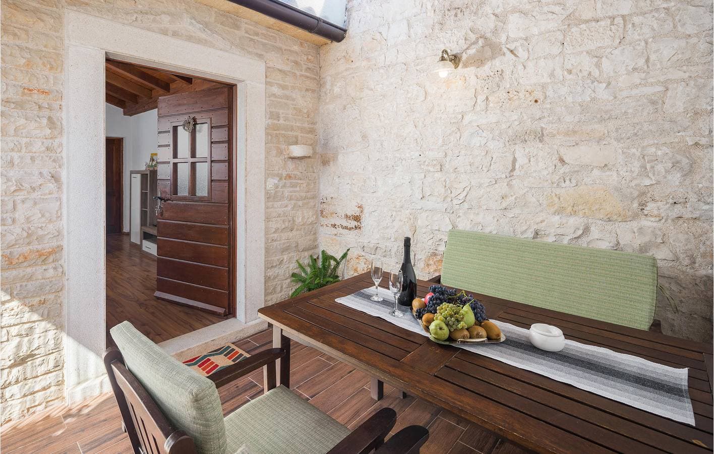 Foto 6 von 26: Gemütliche Ferienwohnung mit Terrasse, Parkplatz und WLAN in der Nähe von Sveti Lovrec