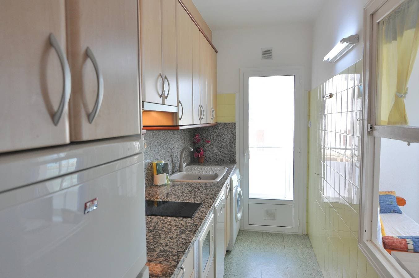 Foto 11 von 38: Charmante Wohnung zur Miete in Roses, Costa Brava! Ideal für 5 Personen, nur 10 Meter vom Strand entfernt. Buchen Sie jetzt!