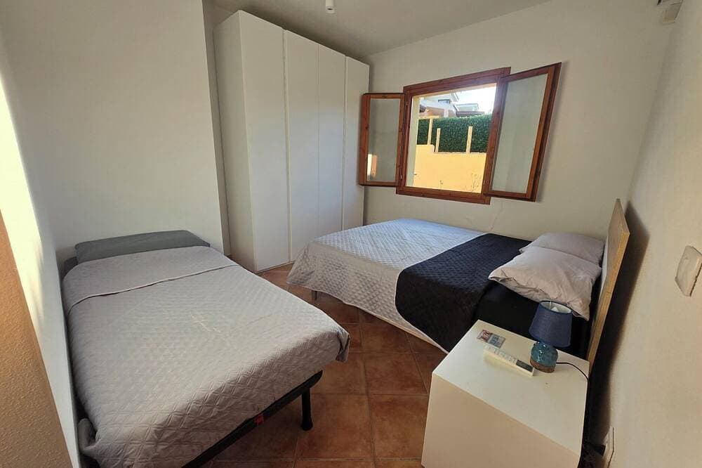 Foto 3 von 30: Newly Fitted Out 2 Bed Apartment, 1km from Beach, Sleeping up to 5