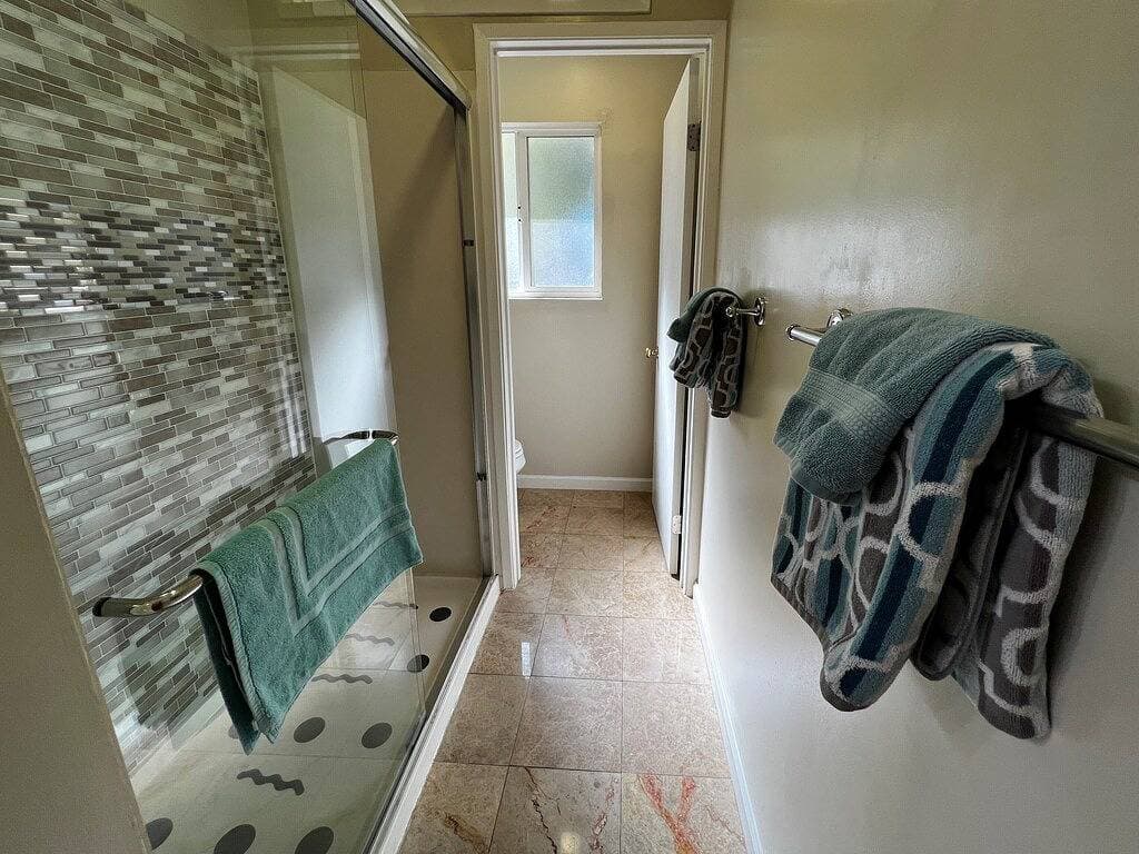 Foto 7 von 19: Comfortable, convenient 2Br 2Ba apt in Alameda