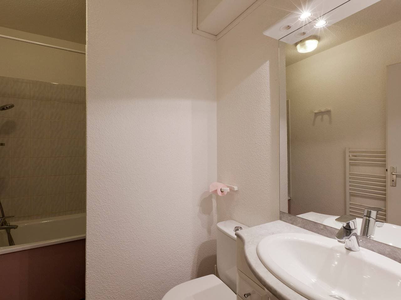 Foto 5 von 21: Gemütliches Studio für 2 mit Balkon und WiFi in Brides-les-Bains