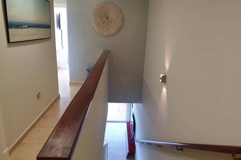 Foto 13 von 30: Schöne neue Maisonette mit großen Terrassen, mit sehr schönem Meerblick. Zum Entspannen