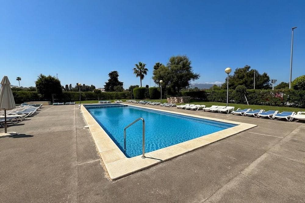 Idyllic apartment steps from the beach with mountain views 1