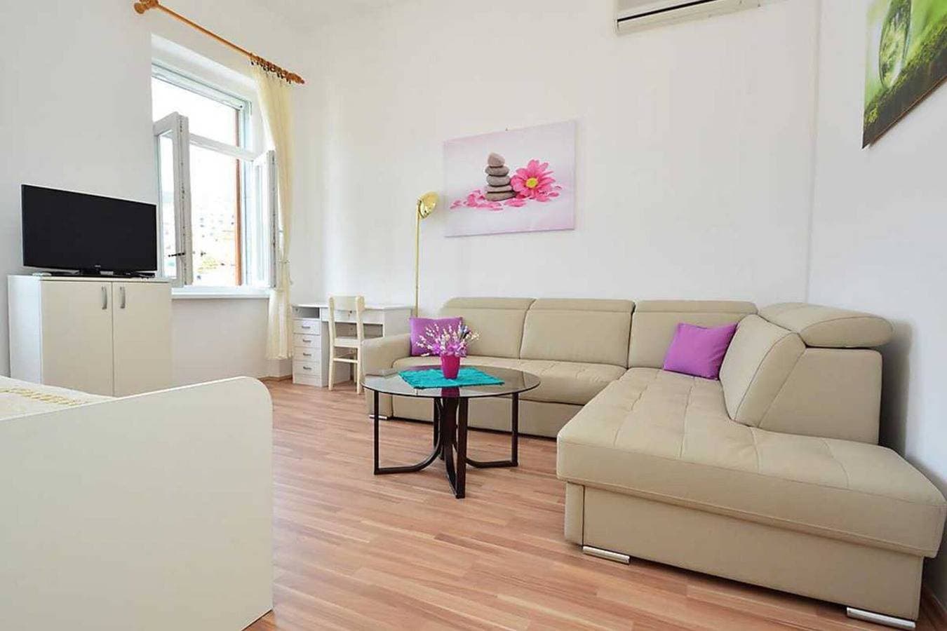 Foto 7 von 12: Top location sea view apartment Rajan