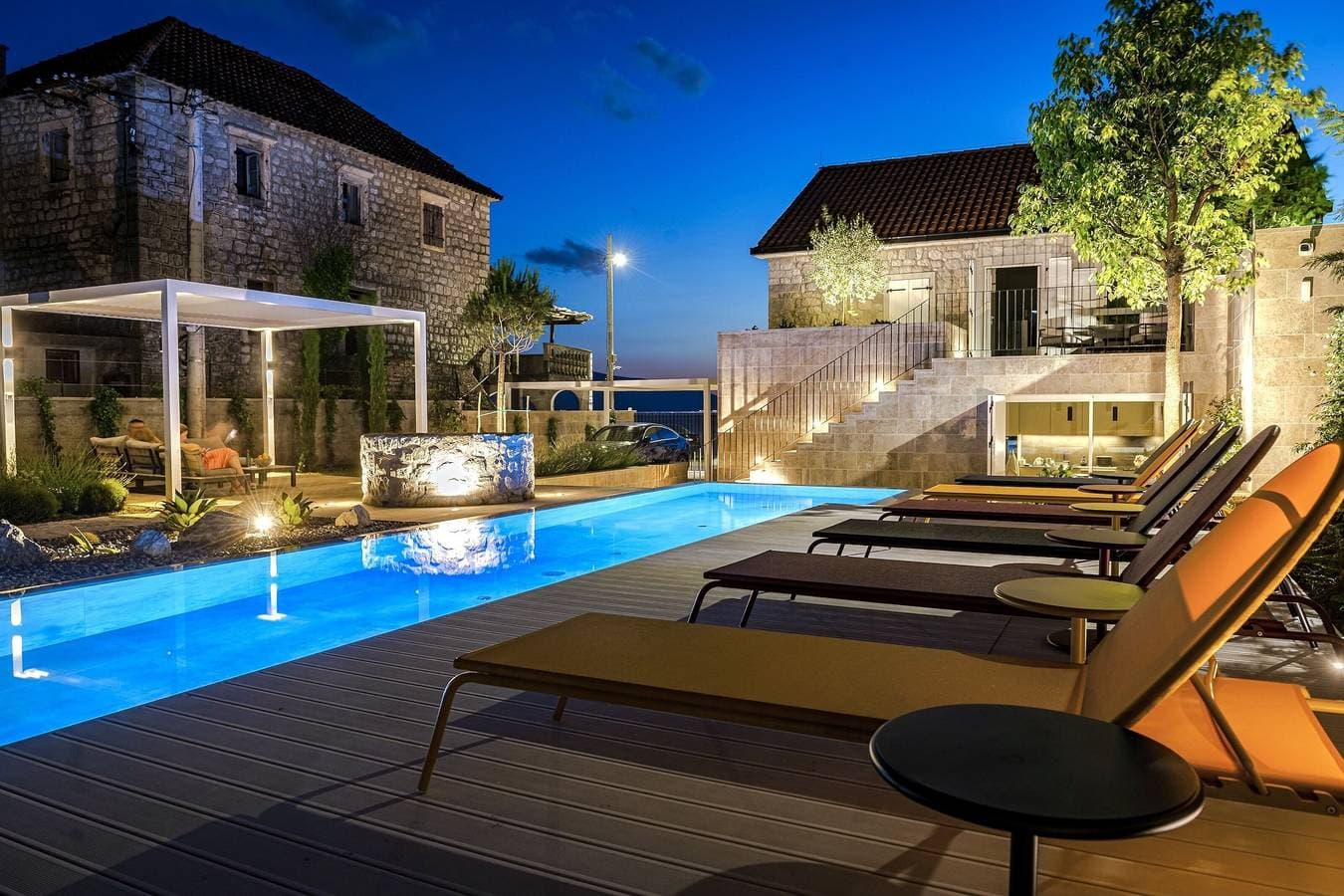 Foto 12 von 89: Villa Lastva ist eine Fünf-Sterne-Luxusvilla am Meer mit privatem Pool