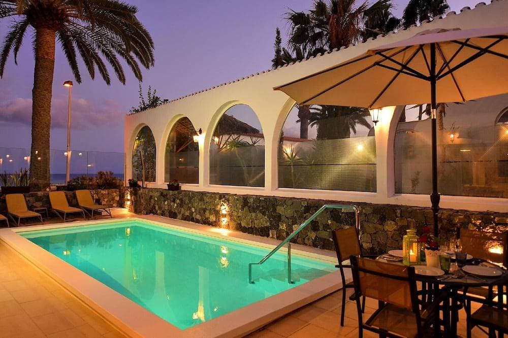 Foto 12 von 30: Villa Beachfront del Ingles | Exclusive Accommodation | Breathtaking Views Over the Sea and Dunes | Private Heated Pool | Terrace & BBQ | 200 m to Beach | Playa del Ingles