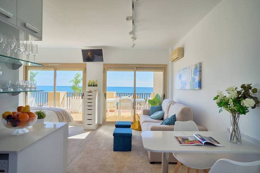 Foto 7 von 30: Paradies für Sonnenanbeter: Privater Panoramameerblick auf Marbellas besten Strand
