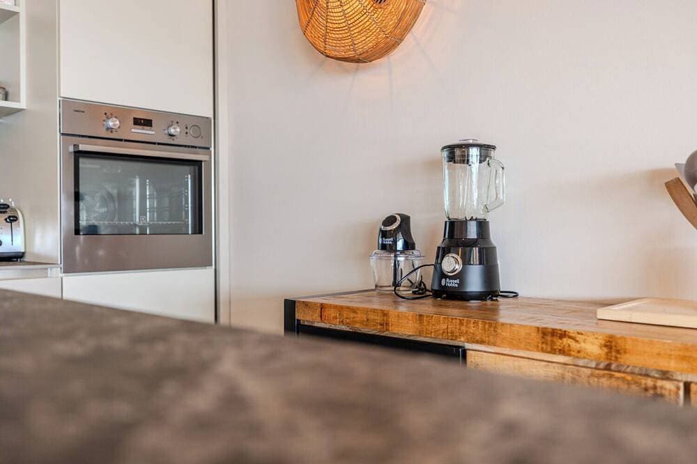 Foto 11 von 30: Contemporary Coastal Living: The New Villa Muvrunara