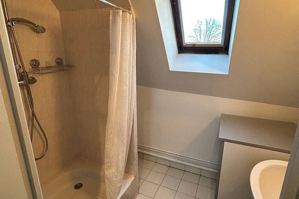 Foto 5 von 24: Downtown apartment - Drouaise - mezzanine - sleeps 4