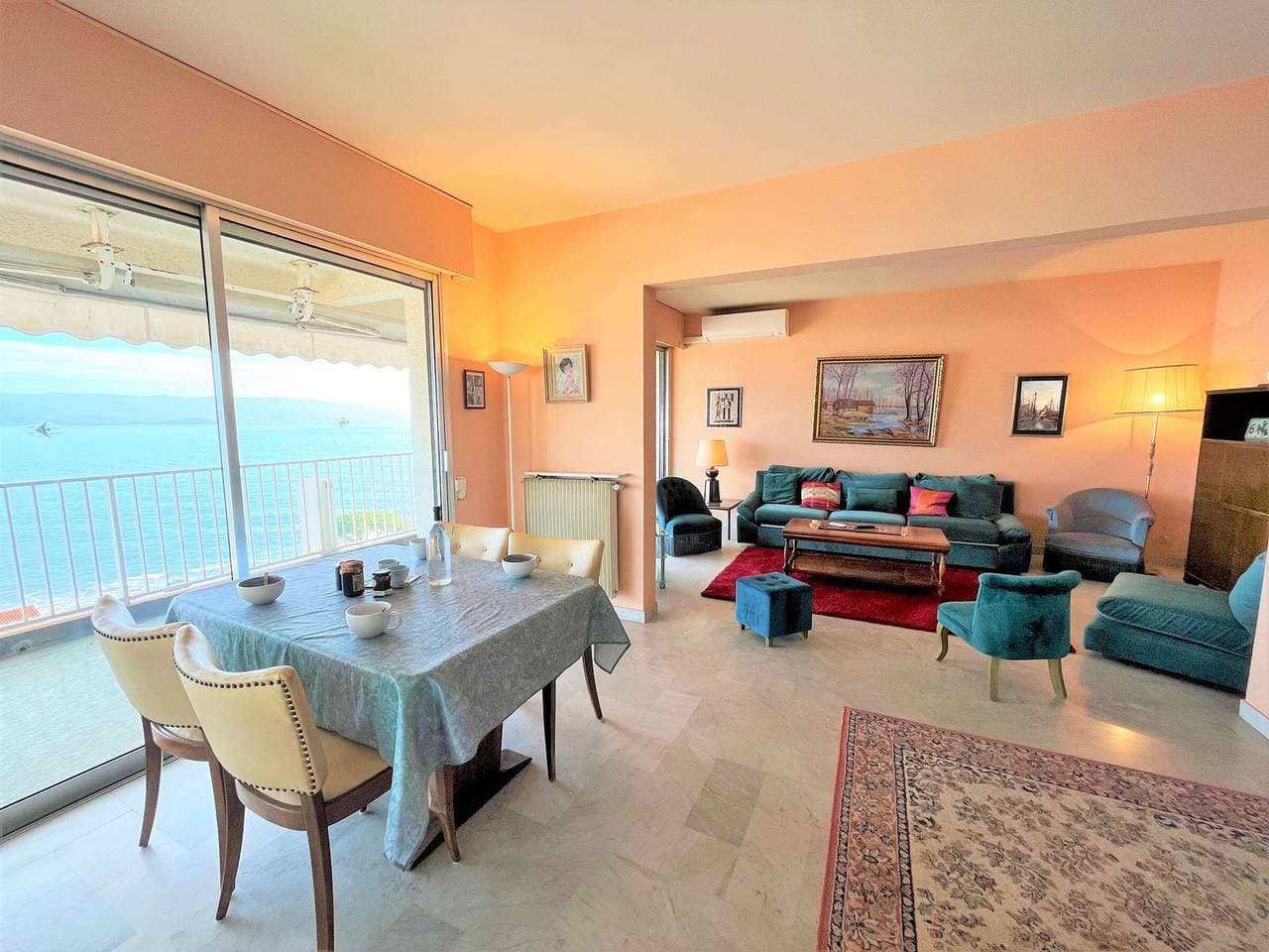 Foto 2 von 25: Geräumige 4-Zimmer-Wohnung mit Terrasse, Klimaanlage und Parkplatz in Ajaccio