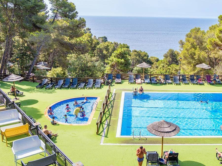 Foto 3 von 83: Camping Cala Llevado - Sea Green By Sunêlia - Chalet 2 personen - Low Cost 1 Zimmer ohne Sanitäranlagen