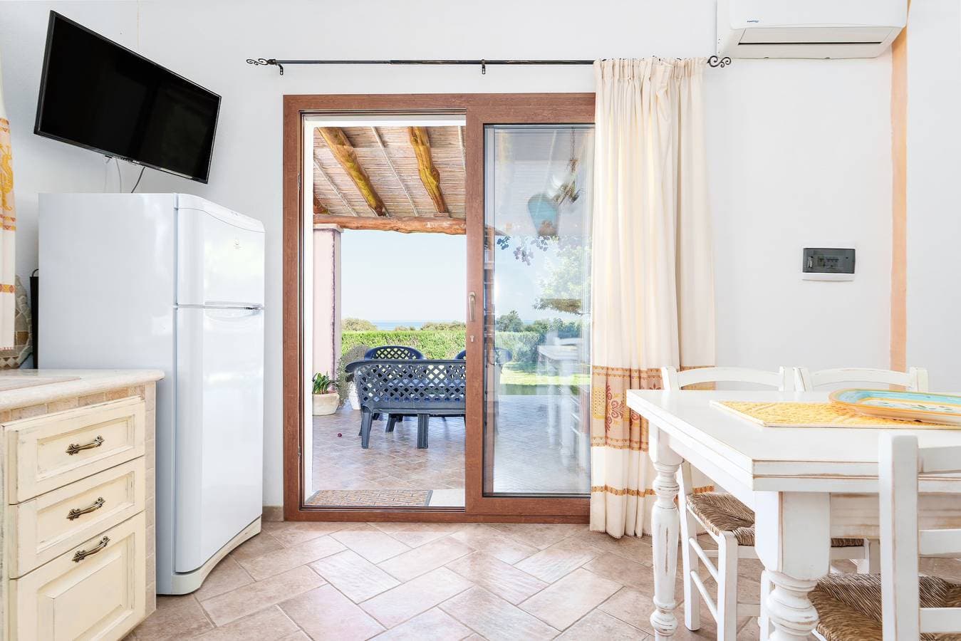 Foto 9 von 36: Apartment 'Angolo Di Paradiso - Rosone' mit Meerblick, privater Terrasse & Klimaanlage