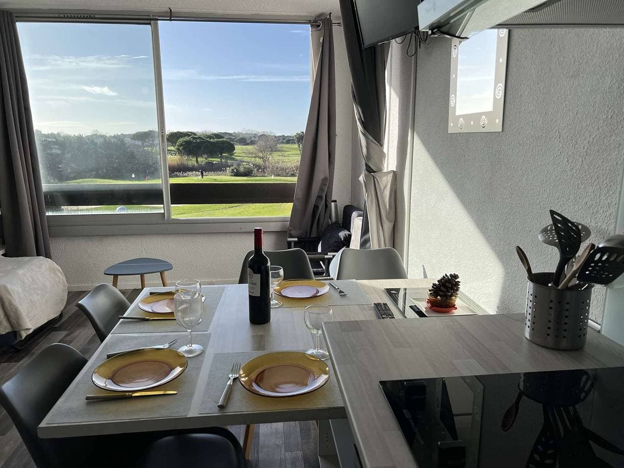 Studio für 4 - Pool, Parkplatz, Waschmaschine, In der Nähe von Geschäften 1