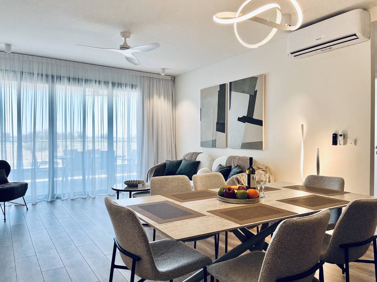 Foto 8 von 68: 57 Lim - Stay Sunset Gardens Apartment