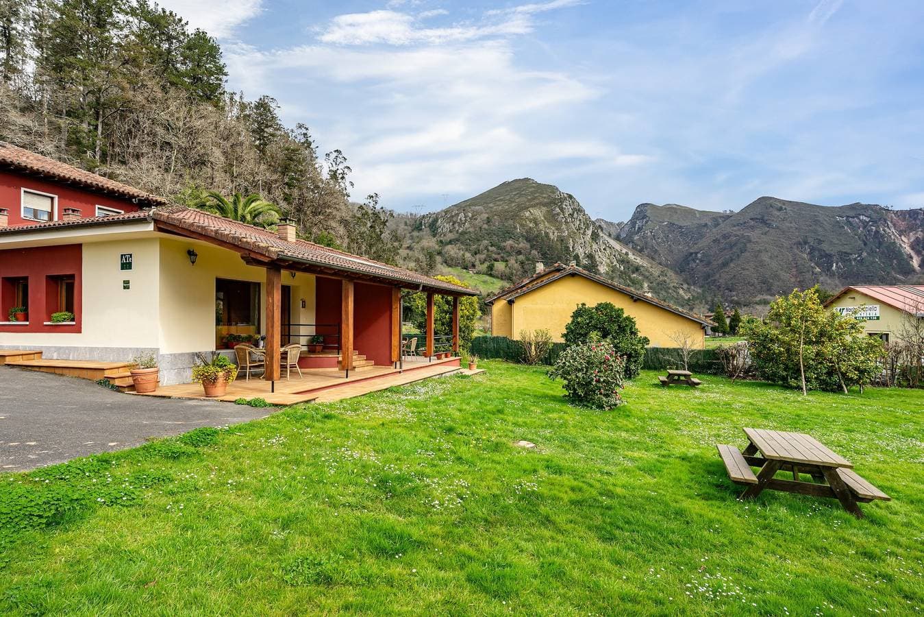 Foto 5 von 25: Chalet 'Les Cuartes 2' mit Bergblick, privater Terrasse und eigenem Garten