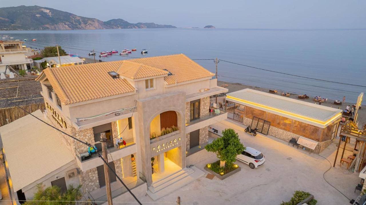 Horizon Apartments - Beachfront Luxury, by ZanteWize 1