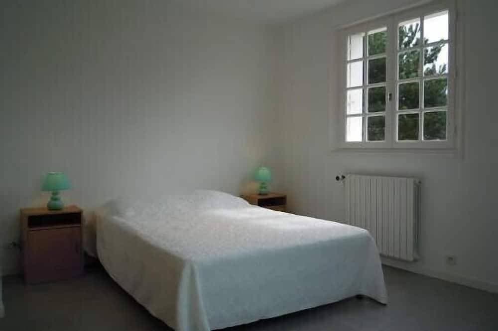 Foto 4 von 14: 90 m² FeWo, Blick aufs Meer und die Insel Tatihou, großer Garten, in Strandnähe