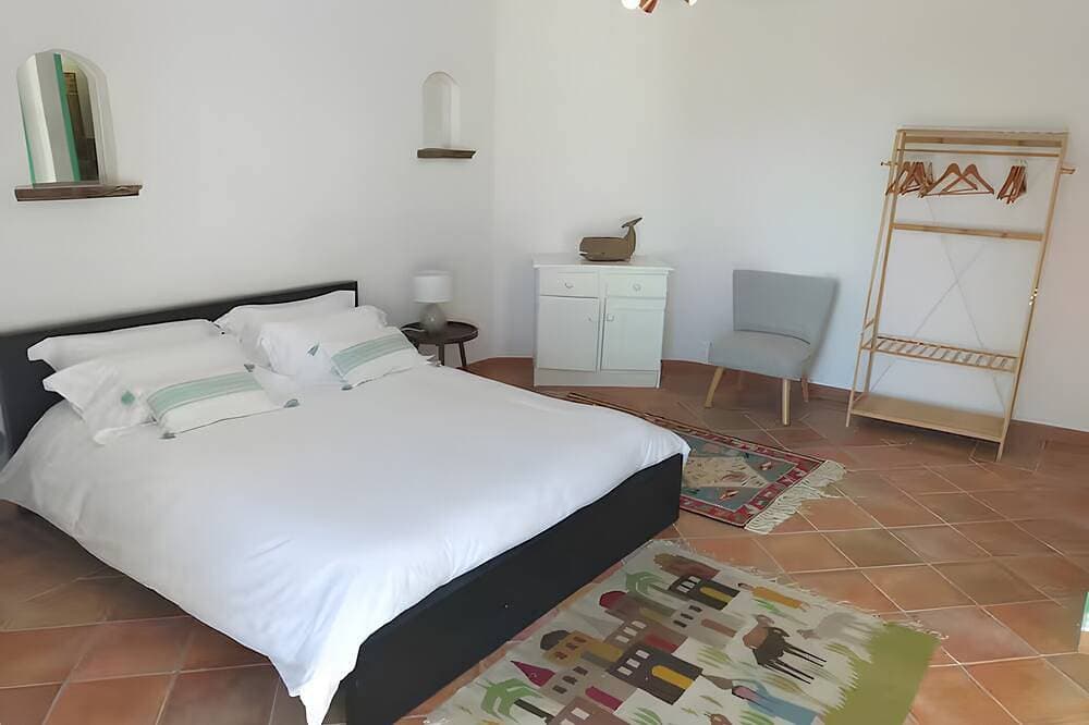 Foto 3 von 19: Villa „Lou Peiraverde“ mit privatem Pool, Terrasse und WLAN