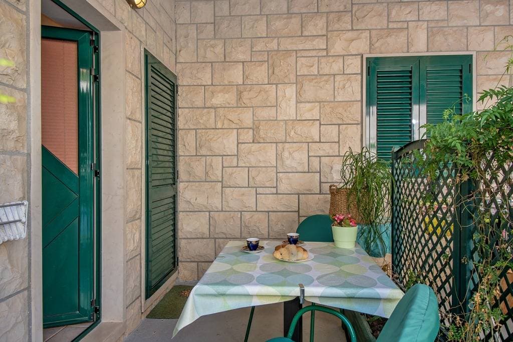 Foto 5 von 43: Zimmer in Bol mit Terrasse, Klimaanlage, W-Lan (3758-4)