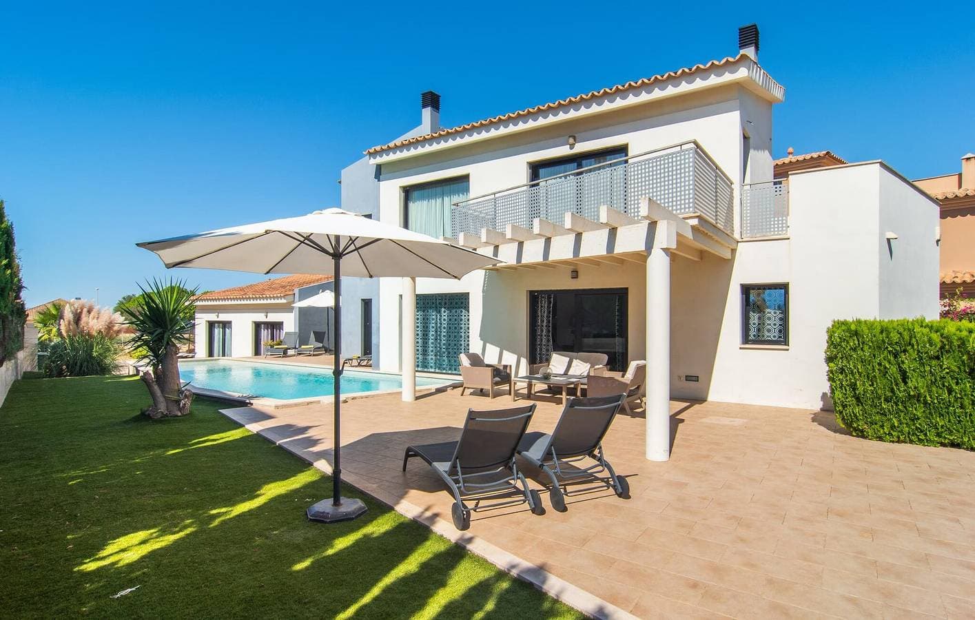 Appartement mit Meerblick, Pool, Terrasse und Grill - in der Nähe von Strand und Restaurants 1