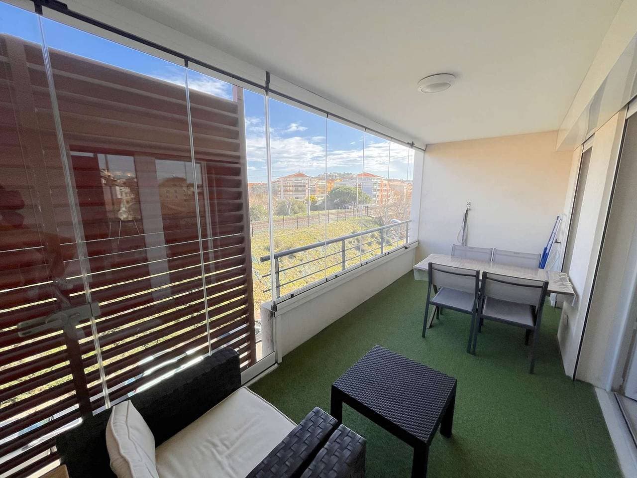 Foto 3 von 20: Geräumige 3-Zimmer-Wohnung mit Pool, Terrasse und Garage in Saint-Raphaël