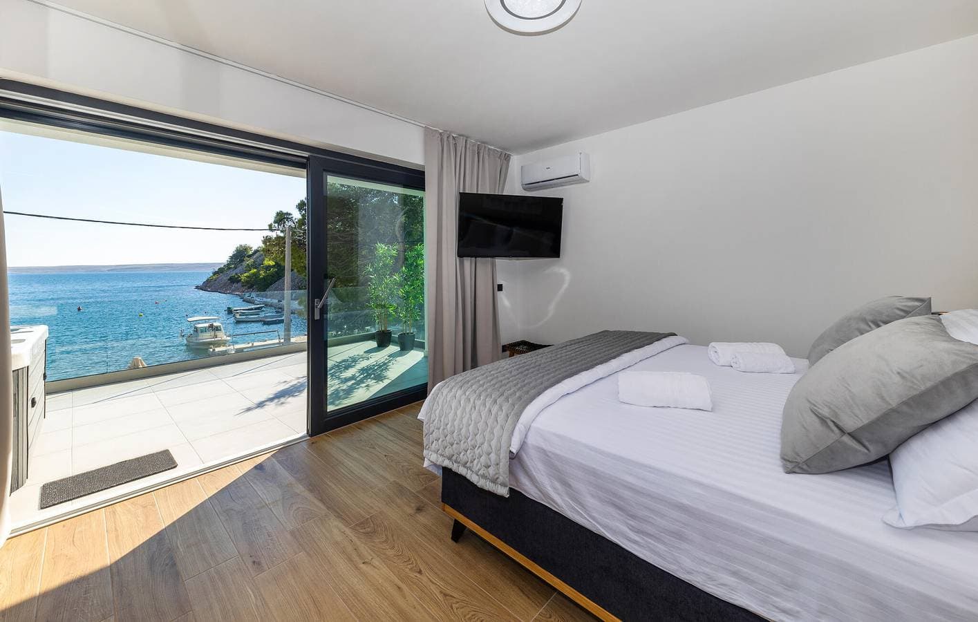 Foto 8 von 43: Gemütliche 200 m² große Wohnung mit Pool, Terrasse und 1,5 km entferntem Strandzugang