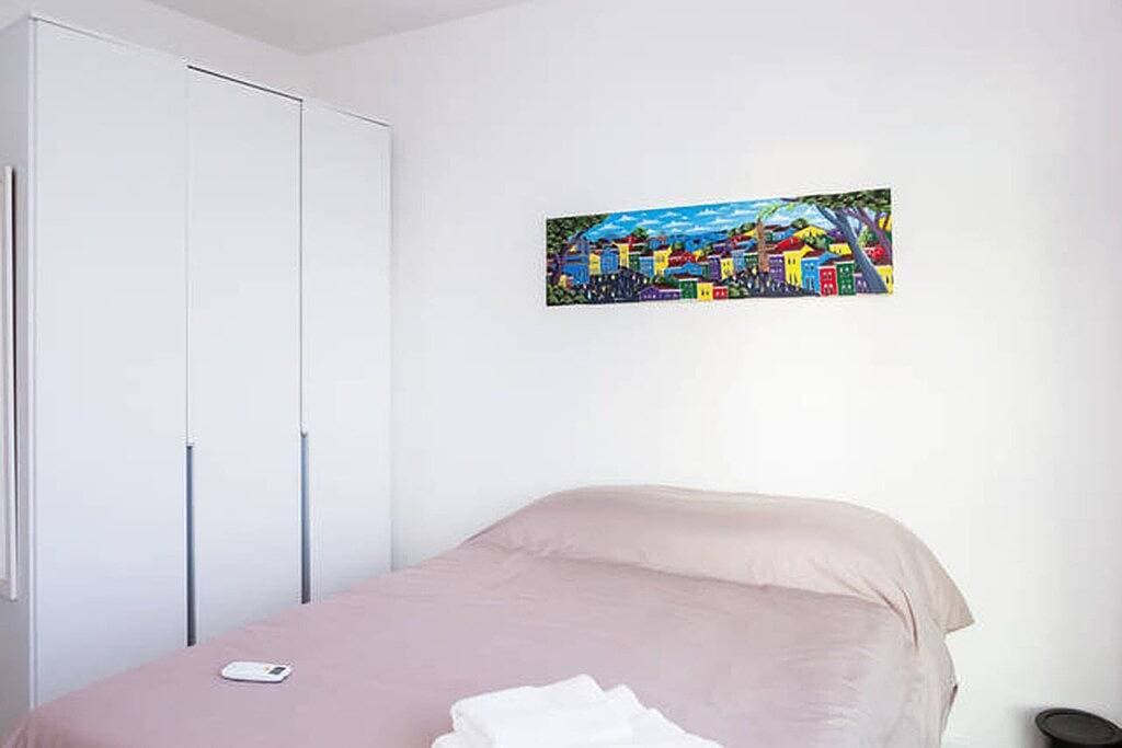 Foto 5 von 24: Jedes Zimmer ist wunderschön, modern und geräumig und bietet einen atemberaubenden Meerblick.