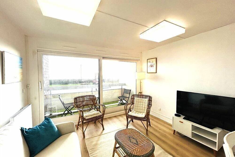 Foto 7 von 15: Cozy apartment for 4 people with Wi-Fi, beautiful sea view, Lomener beach 30 m away