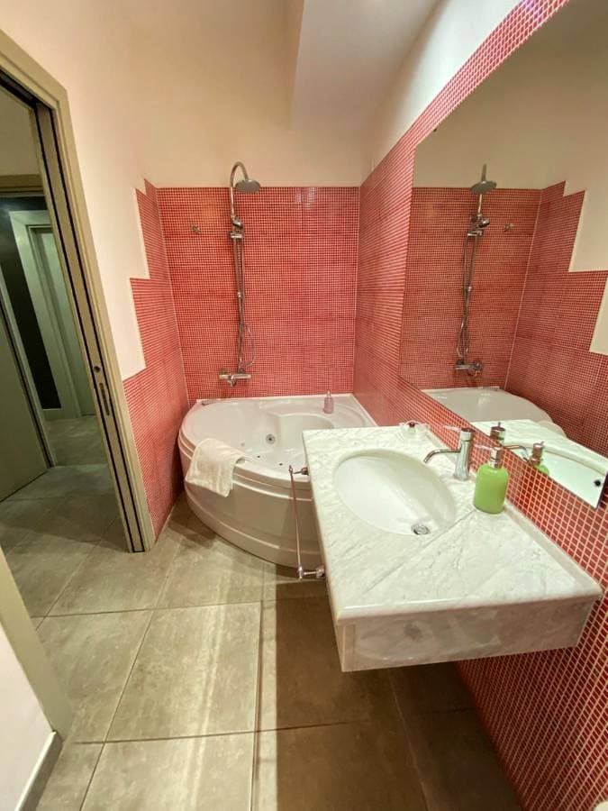 Foto 4 von 18: King Room with Spa Bath