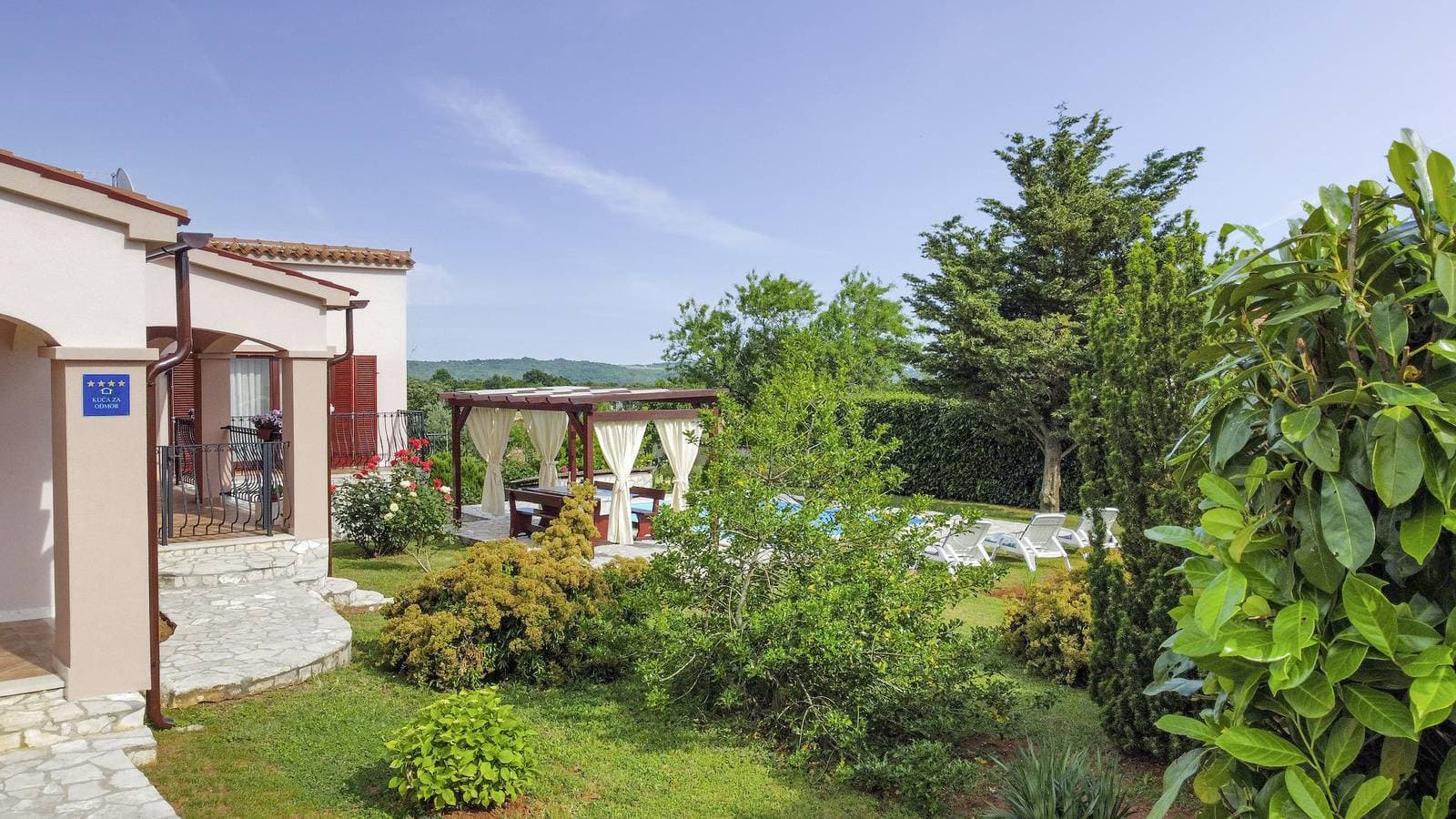 Foto 10 von 32: Ferienhaus Luna * 1000 m2 eingezäunter Garten, Terrasse, privater Pool