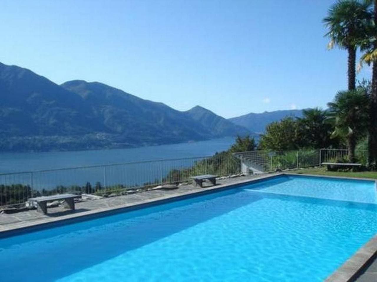 Seeblick und Pool 1