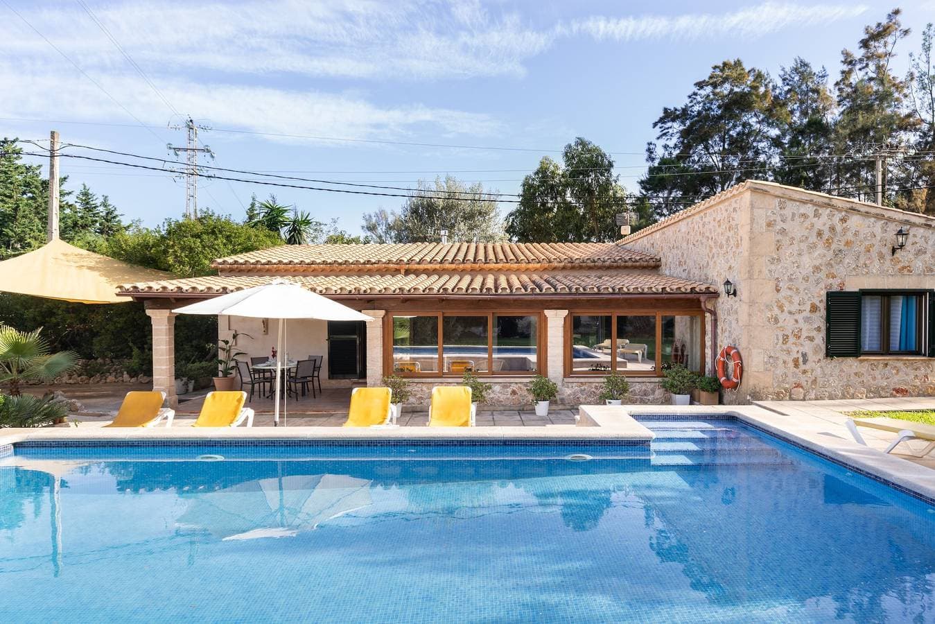 Foto 3 von 25: Villa Can Tomas mit Bergblick, Garten, Pool und WLAN