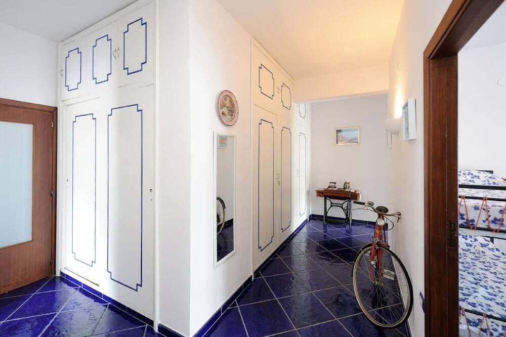 Foto 10 von 28: Maiori Reginella mit Meerblick Terrasse, Wi-Fi, Aria Cond und in der Nähe von Amalfi