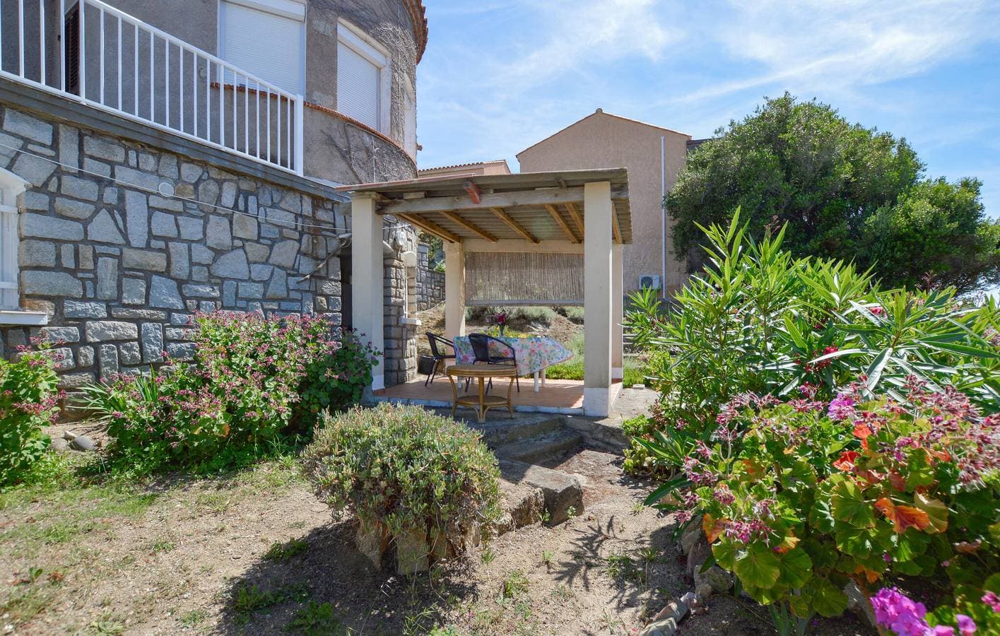 Foto 8 von 17: Gemütlicher Rückzugsort am Strand mit WiFi, Terrasse und Parkplatz