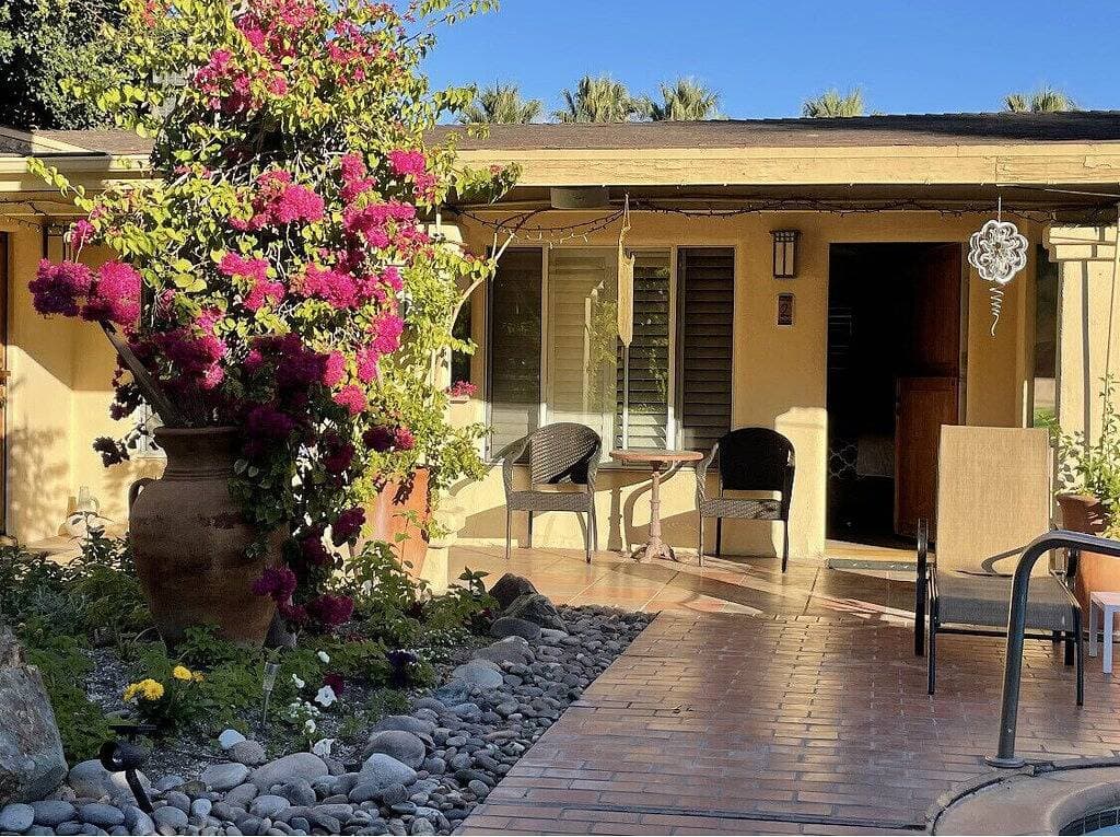 Foto 11 von 27: 🌸Room 2️⃣ in a former boutique hotel, two blocks from Downtown Palm Springs 🌞
