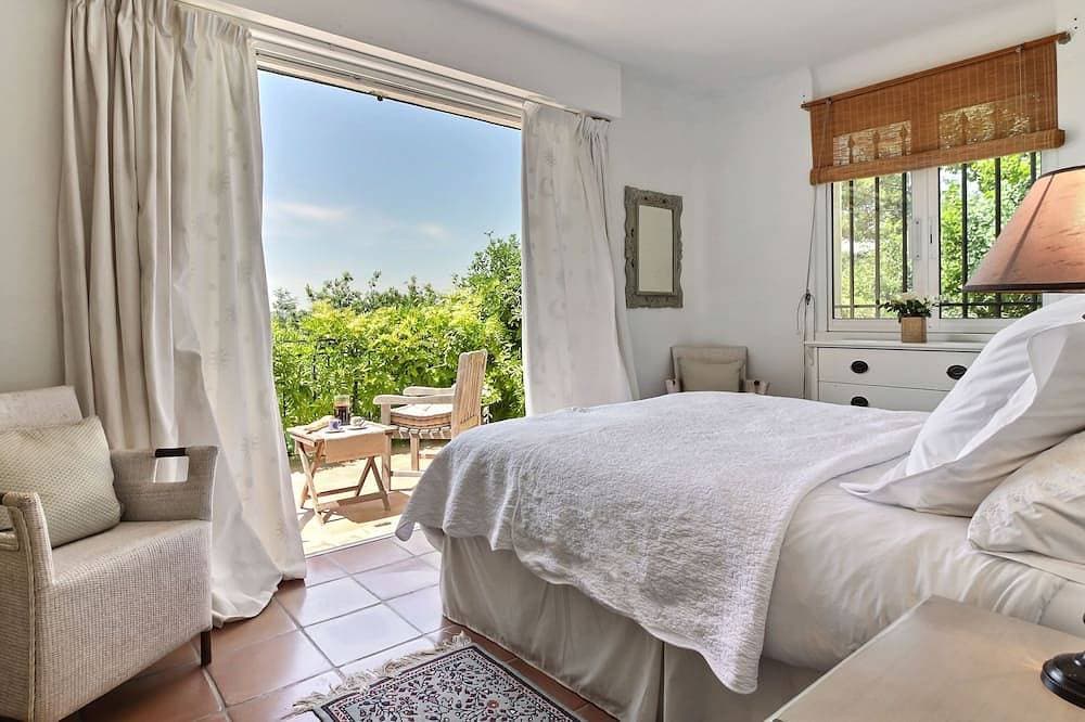 Foto 4 von 28: Beautiful villa with stunning view nestled in countryside near Valbonne village